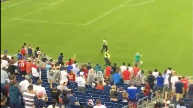 gold-cup-pitch-invade.jpg